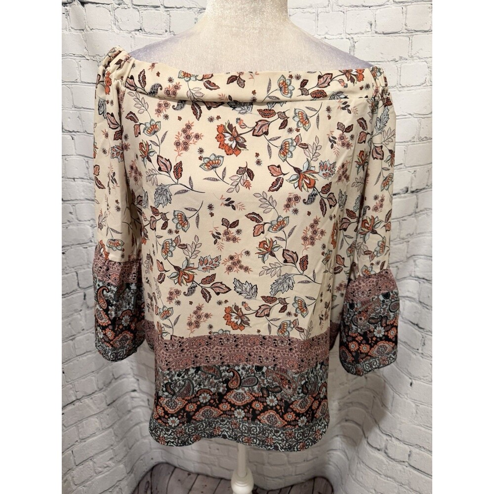 Verse floral pattern paisley border hem and sleeves Top Blouse Size Medium